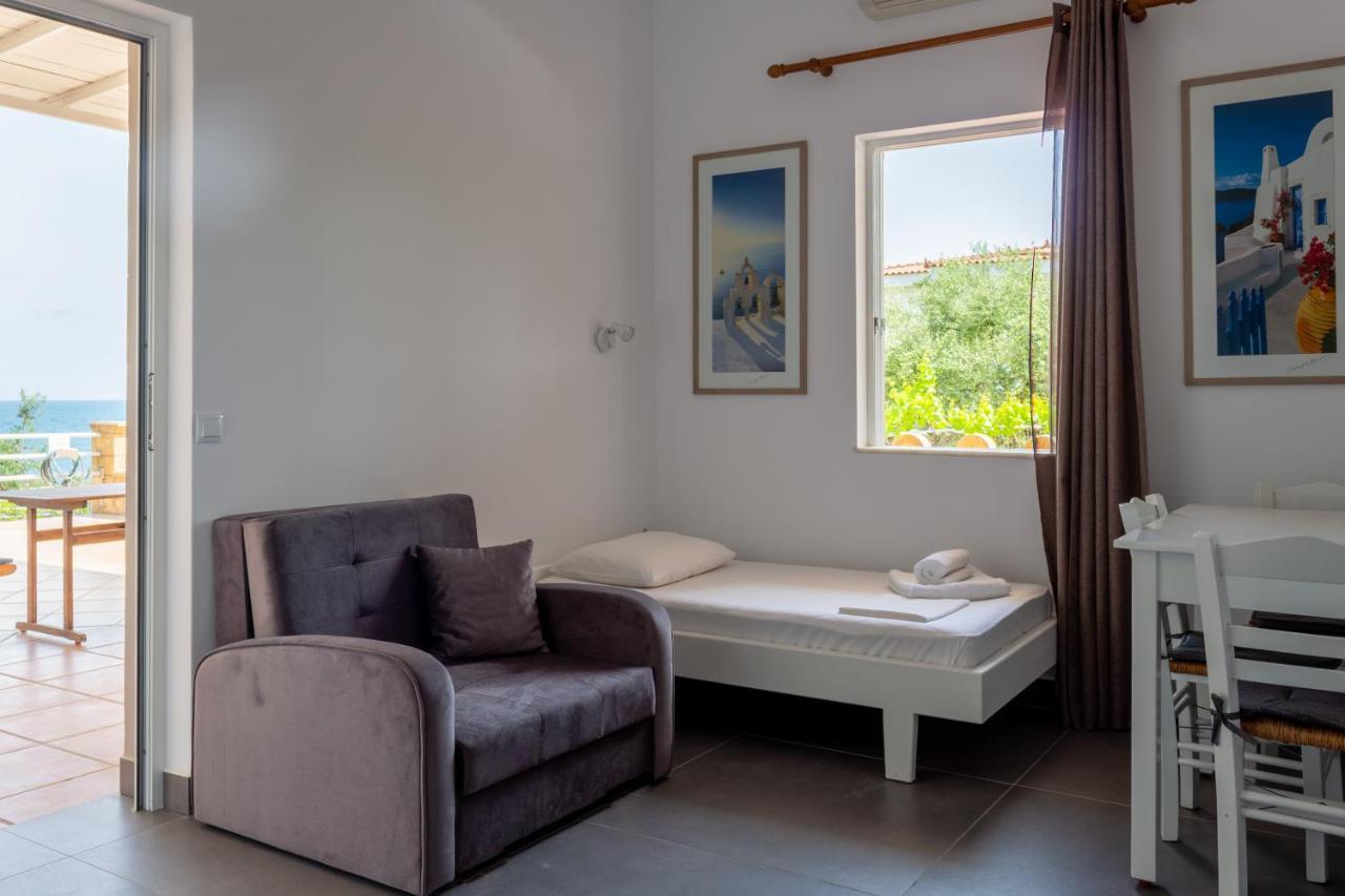 Alexandros Seaside Family Apartments & Villas - Paradise, 7' From Petalidi Kalamaki  Exterior photo
