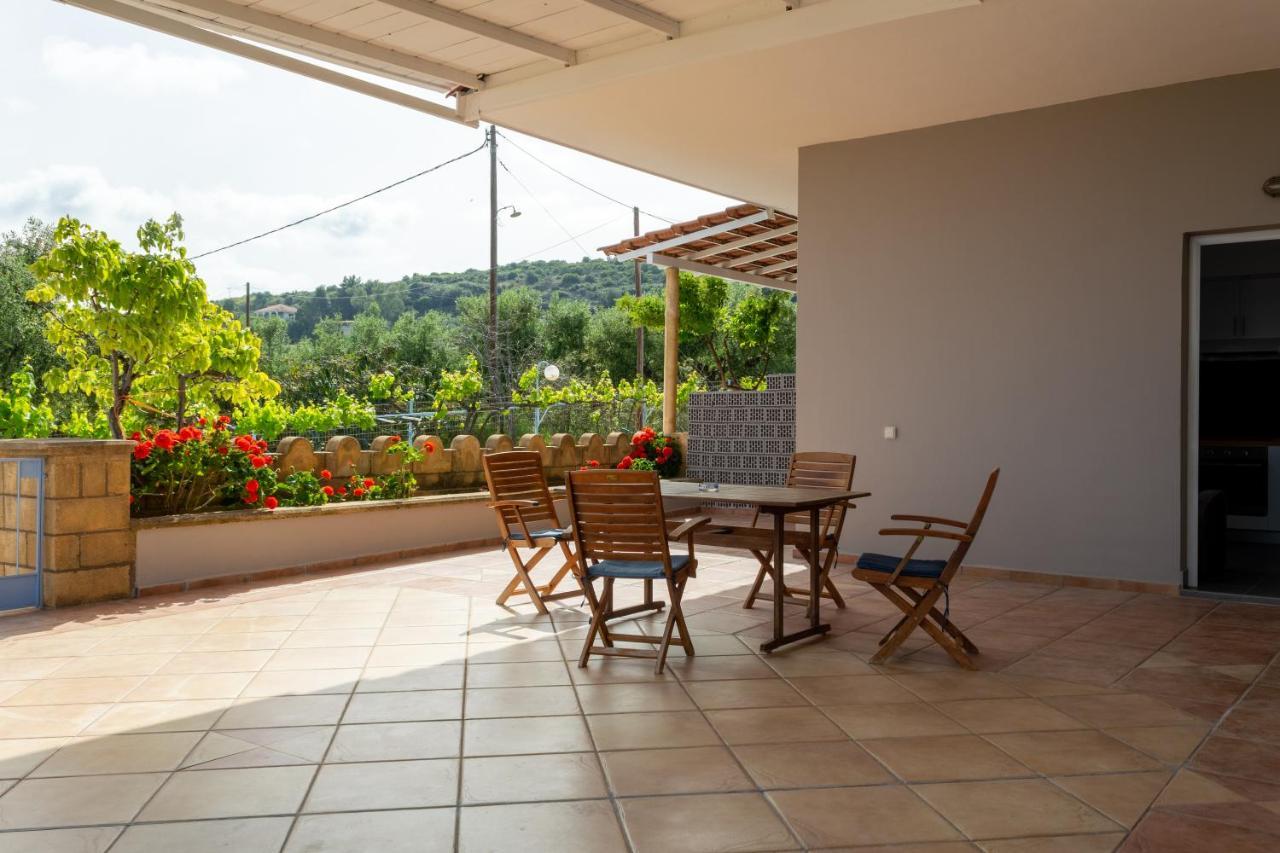 Alexandros Seaside Family Apartments & Villas - Paradise, 7' From Petalidi Kalamaki  Exterior photo