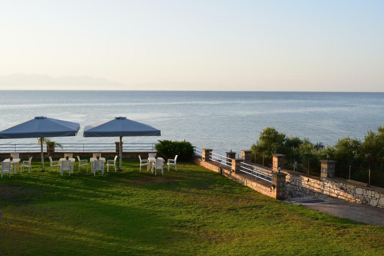 Alexandros Seaside Family Apartments & Villas - Paradise, 7' From Petalidi Kalamaki  Exterior photo