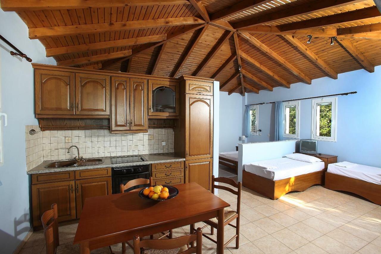 Alexandros Seaside Family Apartments & Villas - Paradise, 7' From Petalidi Kalamaki  Exterior photo