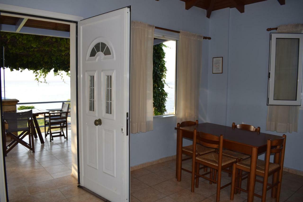 Alexandros Seaside Family Apartments & Villas - Paradise, 7' From Petalidi Kalamaki  Exterior photo