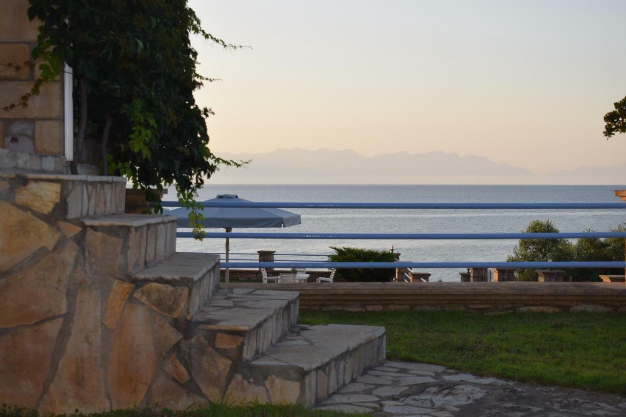 Alexandros Seaside Family Apartments & Villas - Paradise, 7' From Petalidi Kalamaki  Exterior photo