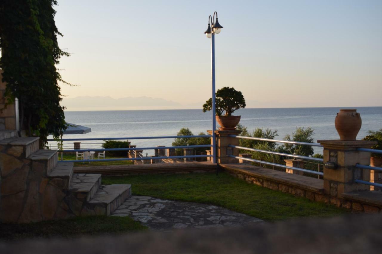 Alexandros Seaside Family Apartments & Villas - Paradise, 7' From Petalidi Kalamaki  Exterior photo