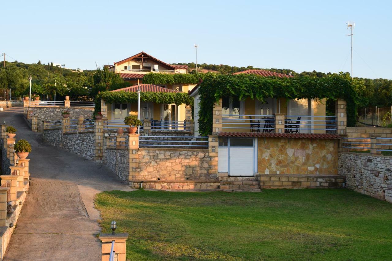 Alexandros Seaside Family Apartments & Villas - Paradise, 7' From Petalidi Kalamaki  Exterior photo